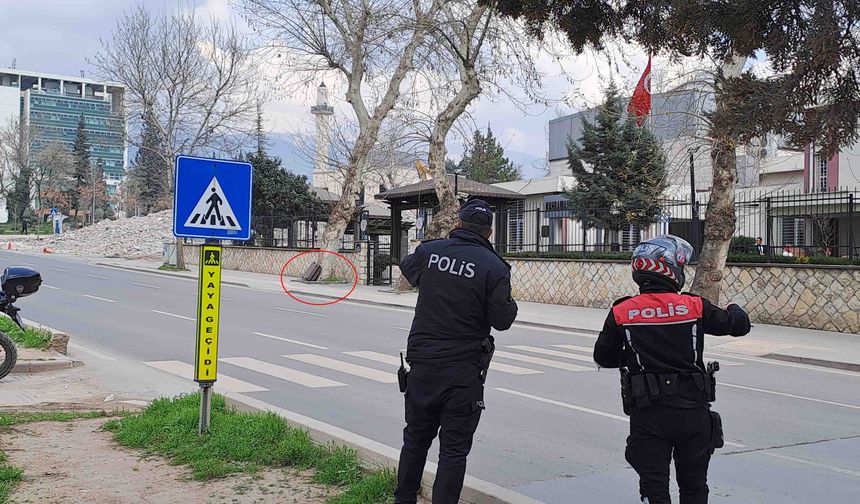 Kahramanmaraş Müzesi Önünde Şüpheli Valiz Alarmı: Polis Yolu Kapattı