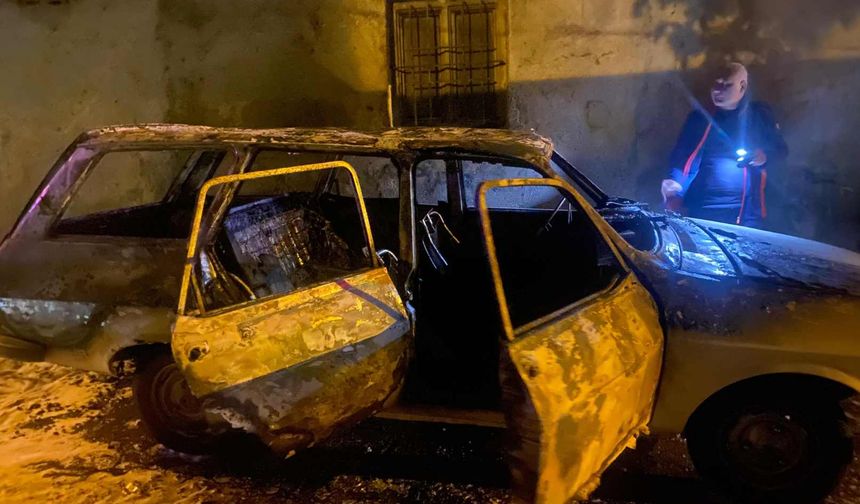 Kahramanmaraş'ta arkadaşlarına pusu kuran şahsın otomobili kundaklandı
