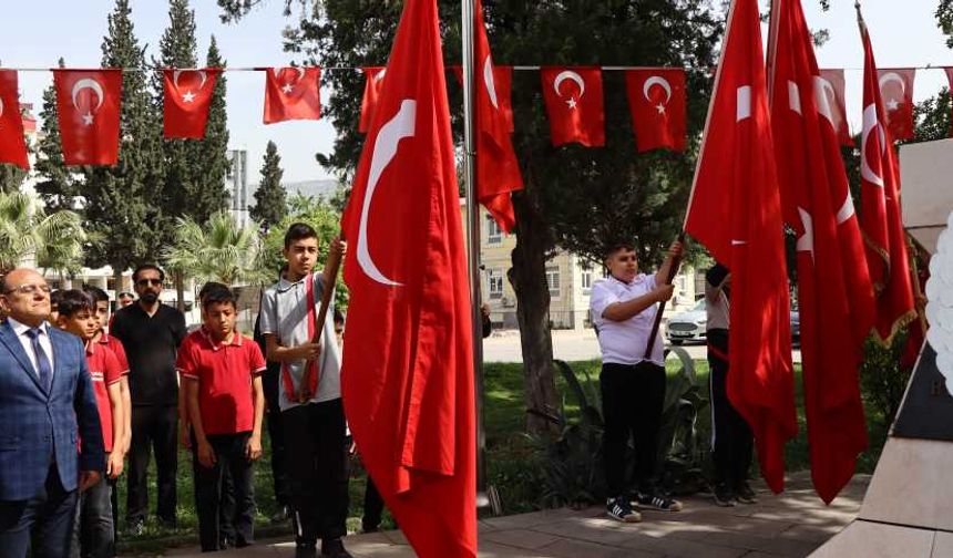23 Nisan dolayısıyla Kahramanmaraş'ta çelenk sunma töreni düzenlendi