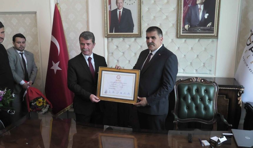 Türkoğlu’nda Başkan Karaca mazbatasını aldı