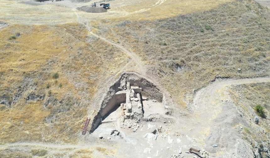 Kahramanmaraş Yassıhöyük'te 6 bin yıllık şekillendirilmiş kafatası bulundu