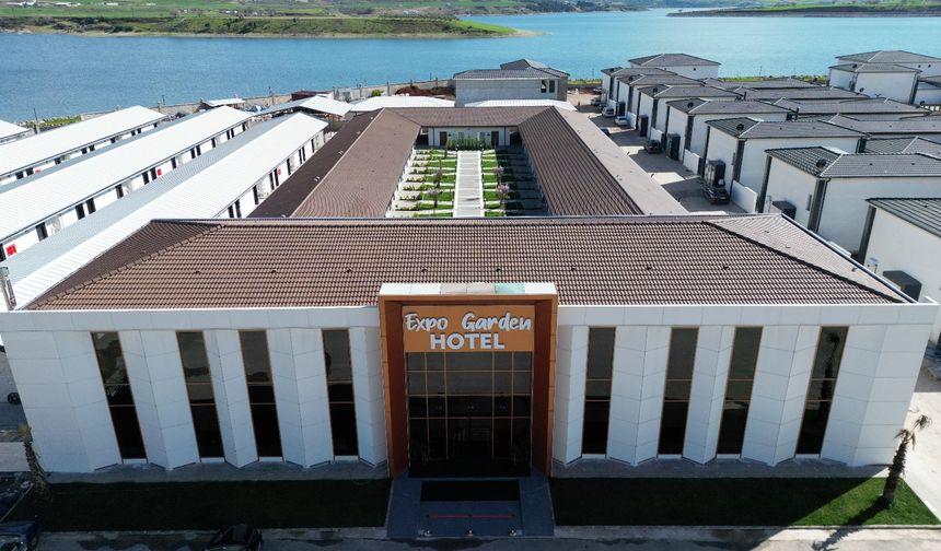 Expo Garden Hotel yatay mimariyle güvenli konaklama imkânı sunuyor