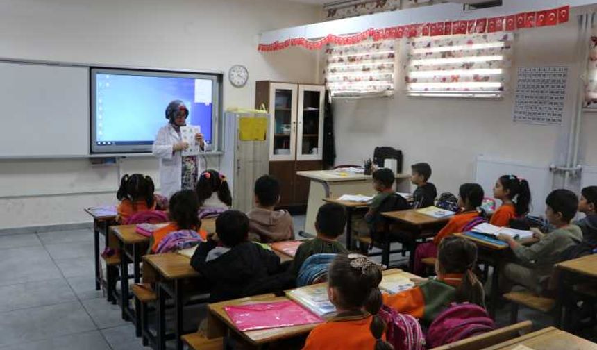 278 Öğretmen ve Yüzlerce Öğrenci Kaybının Gölgesinde Bir Öğretmenler Günü