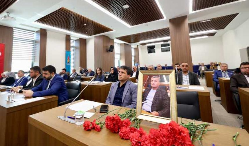 Onikişubat Belediye Meclisi, vefat eden Menderes Akıllı'yı unutmadı