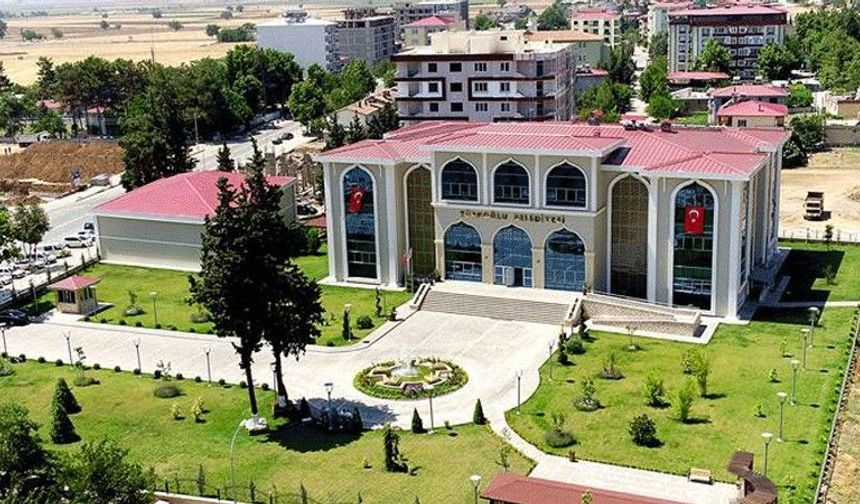 Türkoğlu Belediyesi arsa ve araç satıyor