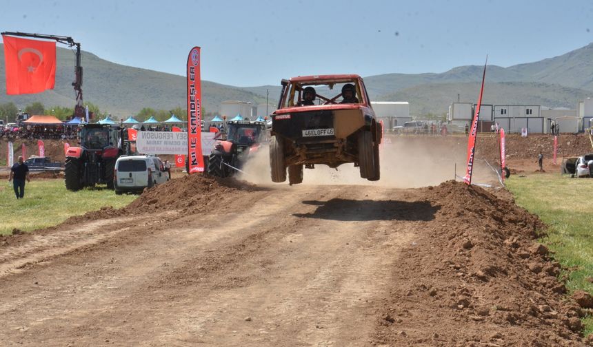 Off-road tutkunları Elbistan'da deprem şehitleri için yarıştı