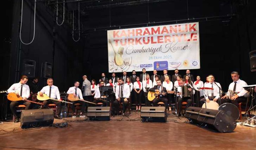 Onikişubat Belediyesi’nin Kahramanlık Türküleriyle Cumhuriyet Konseri’ne yoğun ilgi