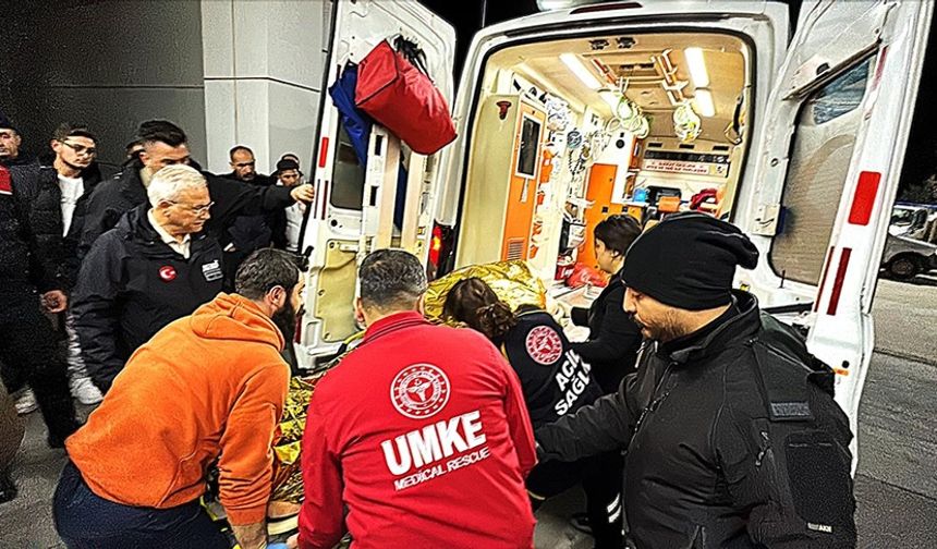 Dağda mahsur kalan 2 üniversite öğrencisi helikopterle kurtarıldı