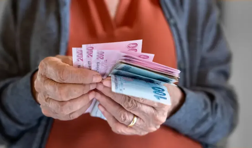 Emeklilerin beklediği haber geldi, maaş farkları ödeniyor