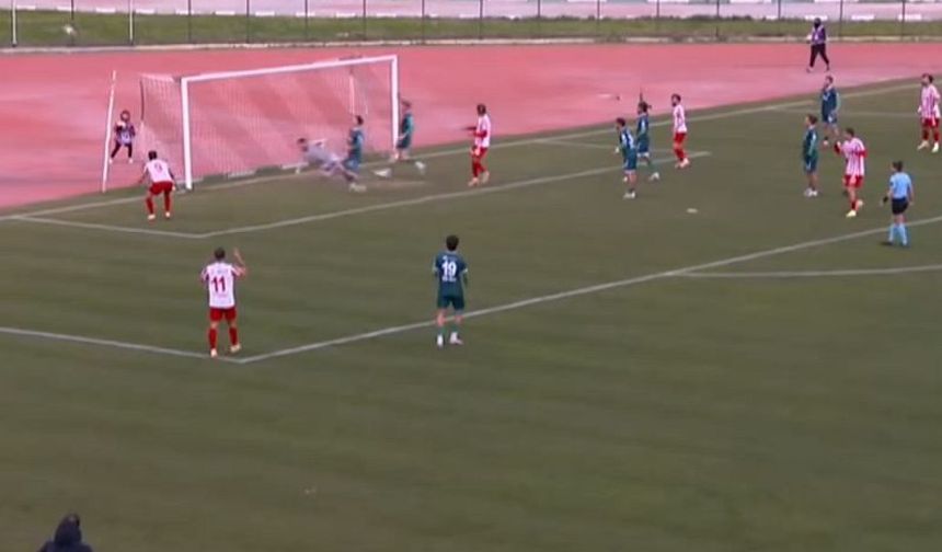 Kemal Rüzgar Kırklarelispor karşısında boş kaleye mutlak golü değerlendiremedi