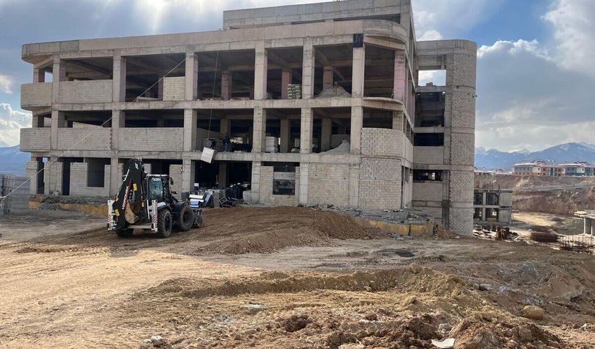 Afşin’de dev sağlık yatırımı adım adım tamamlanıyor