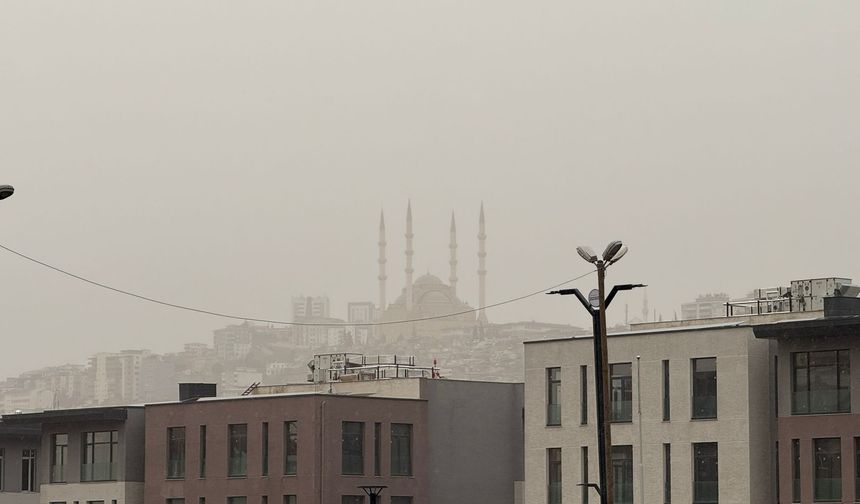Kahramanmaraş’ta Yoğun Sis ve Sağanak Yağış Etkili Oluyor