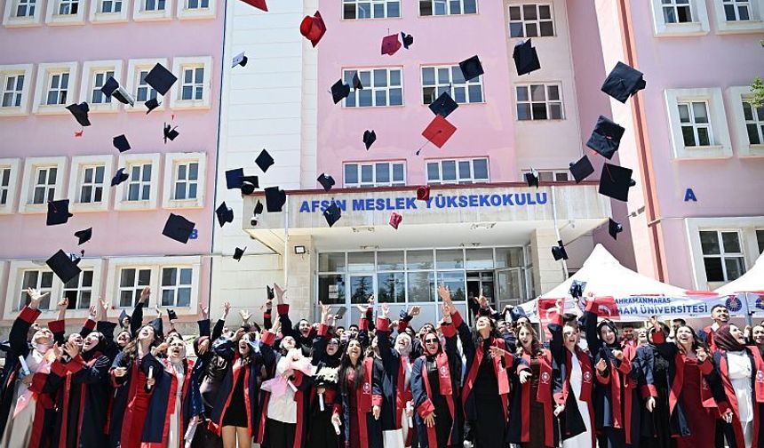 Afşin Meslek Yüksekokulu’nda Mezuniyet Coşkusu Yaşandı