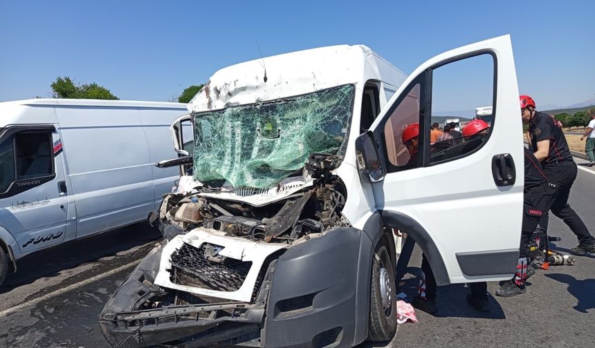 Kahramanmaraş'ta kontrolden çıkan araç kamyona çarptı: 1 yaralı