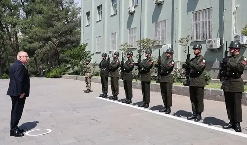 Bakan Güler, Kahramanmaraş'ta birlikleri denetledi