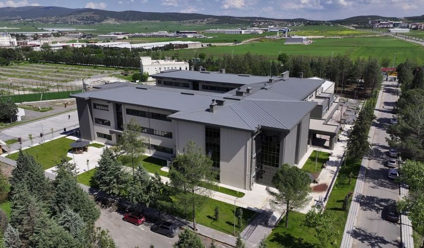 İstiklal Üniversitesi’nde yeni düzenlemeler için düğmeye basıldı