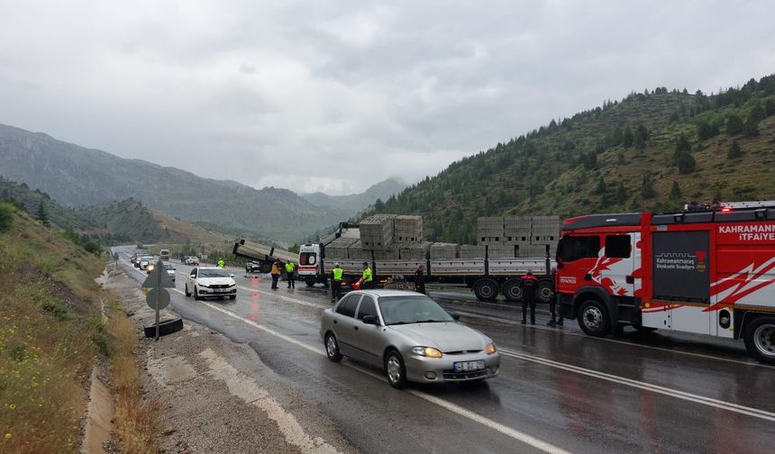Kahramanmaraş'ta yağış sonrası kaygan yolda TIR’lar çarpıştı: 1 yaralı