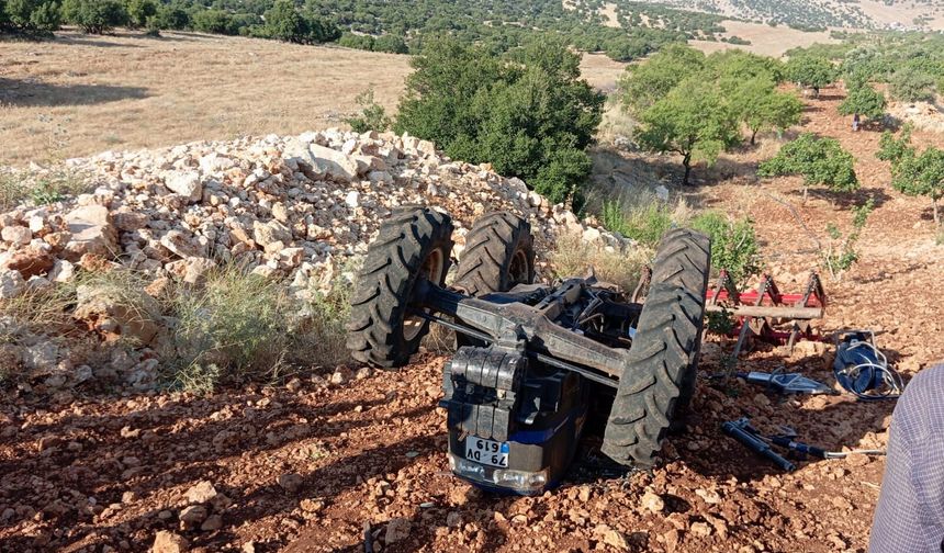 Pazarcık’ta Traktör Devrildi: 1 Kişi Hayatını Kaybetti