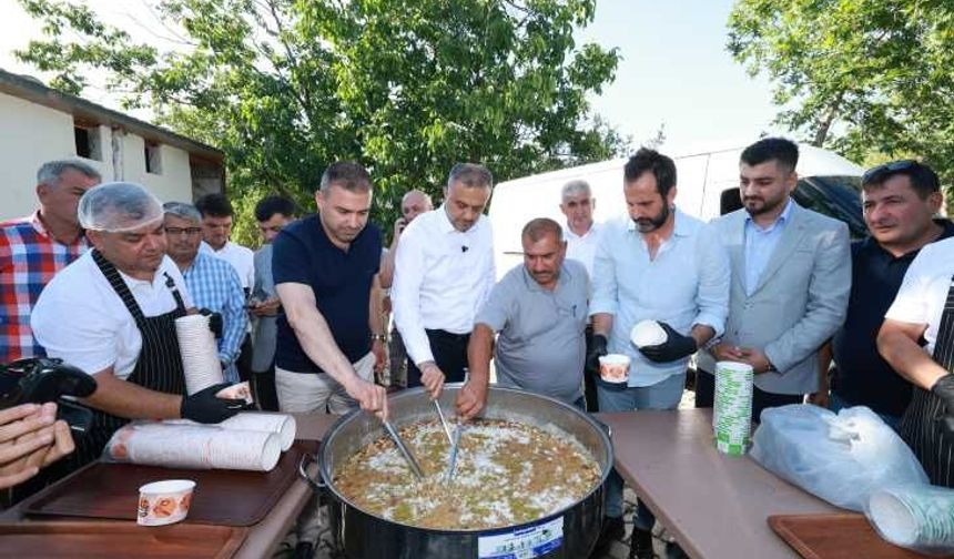 Başkan Toptaş, Dönüklü Mahallesi sakinleriyle aşure sofrasında buluştu