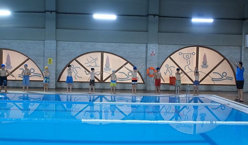 Onikişubat Belediyesi’nin ücretsiz Yaz Yüzme Kursları’na kayıtlar devam ediyor