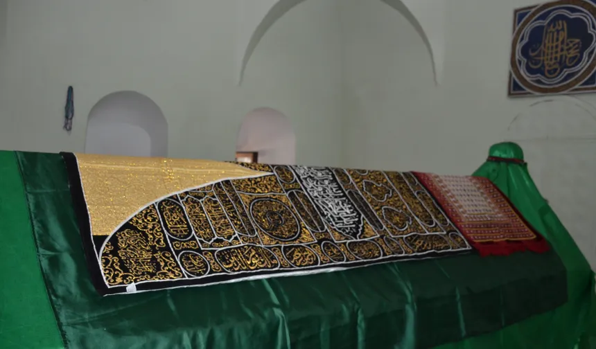 Afşin'de Geçmişin İzlerini Taşıyan Tarihi Türbe