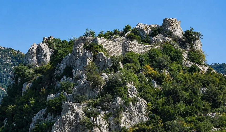 Kahramanmaraş'ta iki medeniyetin izlerini taşıyan tarihi kale