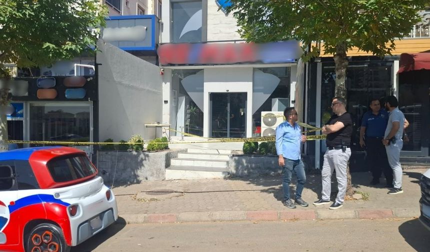 Kahramanmaraş'ta Emlakçıya Silahlı Saldırı! Maskeli Şüpheli Ateş Açtı