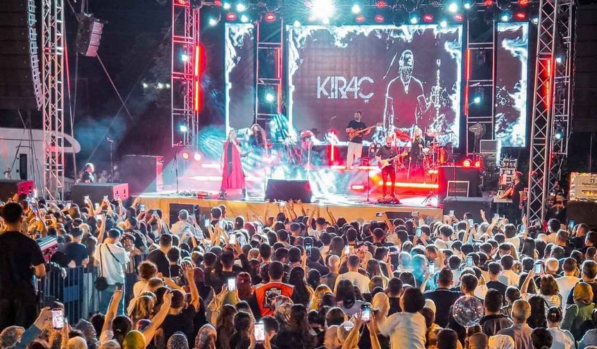 Andırınlılar Kıraç Konseriyle Unutulmaz Bir Gece Yaşadı