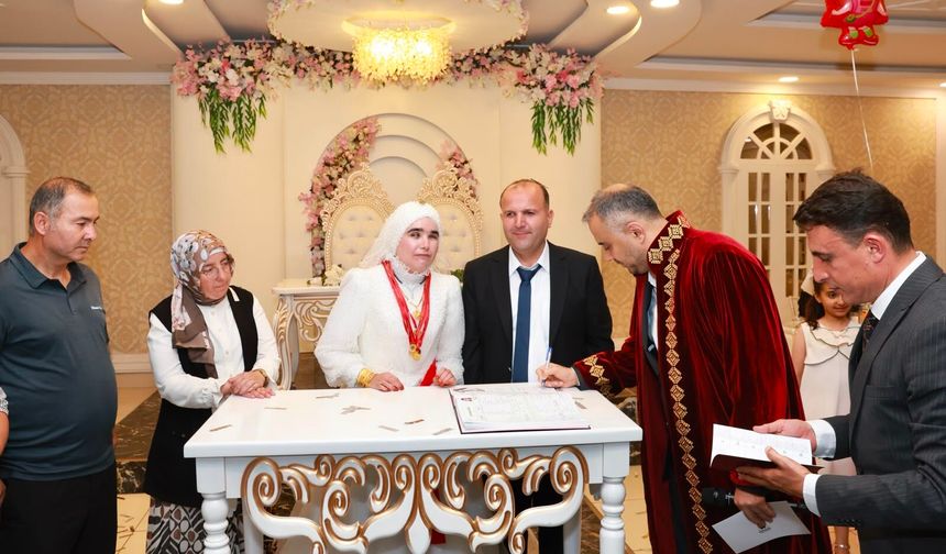 Kahramanmaraş’ta sevgi engel tanımadı: Doğuştan görme engelli iki öğretmen hayatlarını birleştirdi