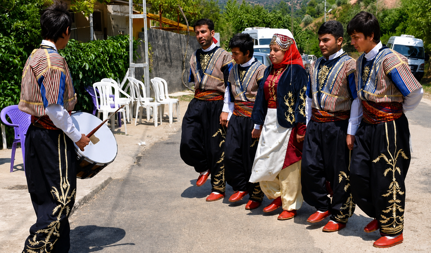 Kahramanmaraş'ta Geleneklerin Vazgeçilmezi: Halk Oyunları