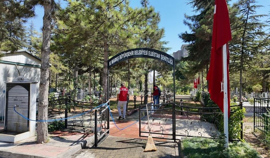 Büyükşehir’den Elbistan’daki Mezarlıklara Titiz Bakım