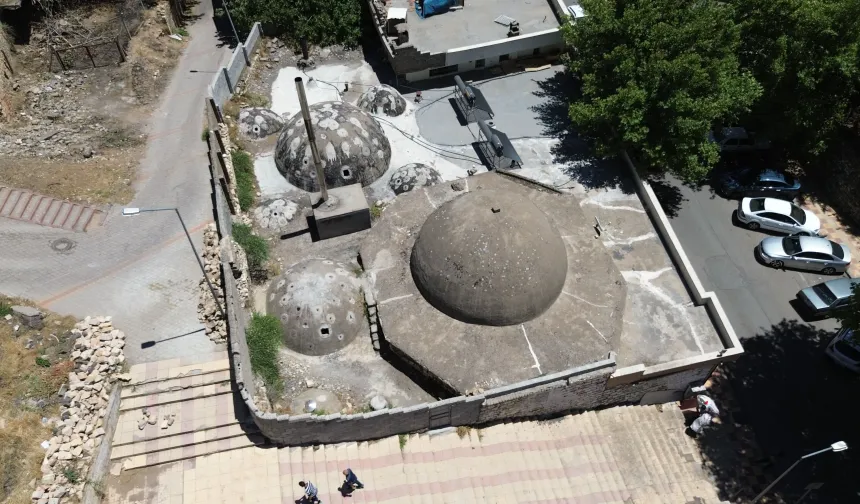 Tarihi Mimarisiyle Dikkat Çeken Acar Hamamı Zamana Direniyor