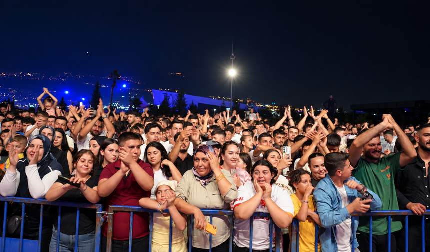 On Binlerce Kişinin Katıldığı Blueland Gençlik Festivali Sona Erdi