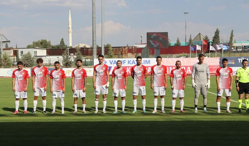 Kahramanmaraş İstiklalspor yeni kadrosuyla sahaya çıktı