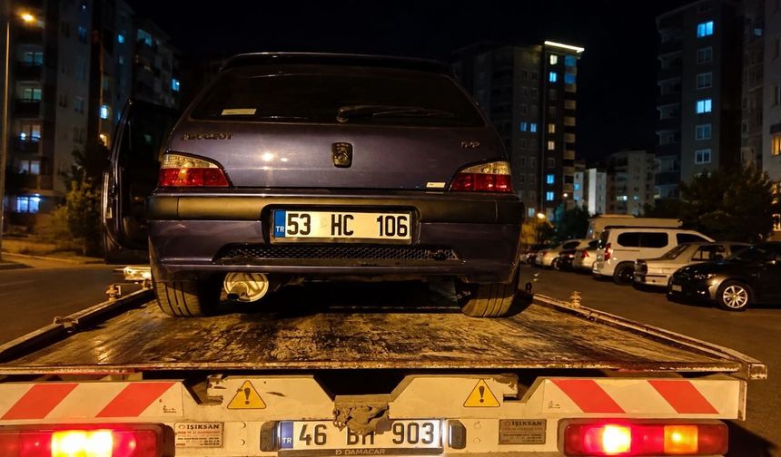 Kahramanmaraş’ta Gürültü Çıkaran Araç Trafikten Men Edildi