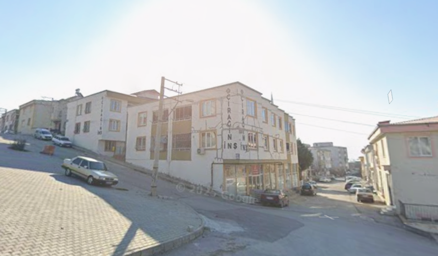 Kahramanmaraş’ta Üç Katlı Bina Satışa Çıktı