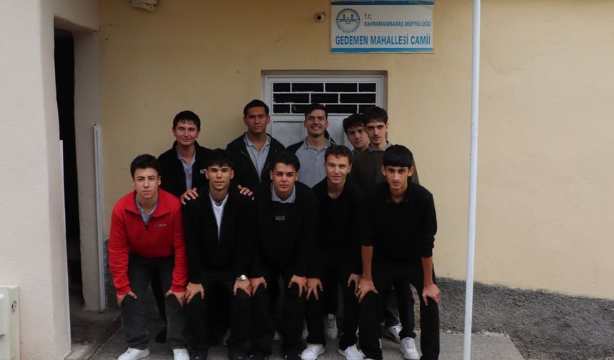 Gedemen Camisi'nde Cuma Geleneği Sürüyor