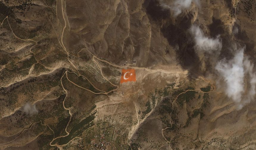GÖKTÜRK-1’in objektifinden Kahramanmaraş’taki dev Türk bayrağı