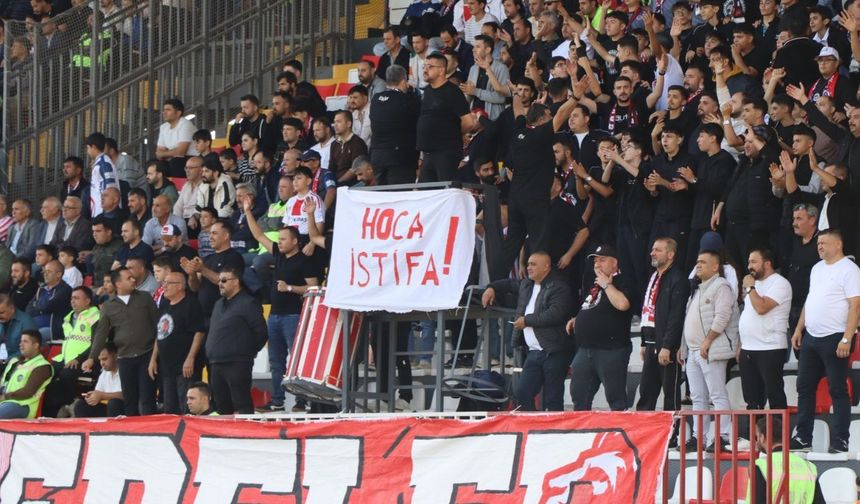İstiklalspor taraftarından “Hoca istifa” sesleri yükseldi