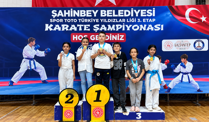 Kahramanmaraşlı Karatecilerden 10 Madalyalık Büyük Başarı