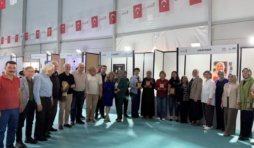 Kadriye Kırdök’ün Kırgızistan’a Uzanan Eseri Kitap Fuarında