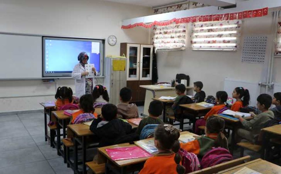 278 Öğretmen ve Yüzlerce Öğrenci Kaybının Gölgesinde Bir Öğretmenler Günü