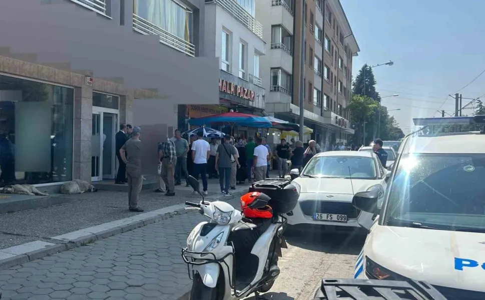Kredi verilmeyince pompalı tüfekle bankayı bastı