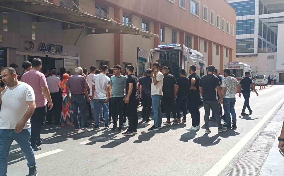 Balkon çöktü: 3 ölü, 6 yaralı