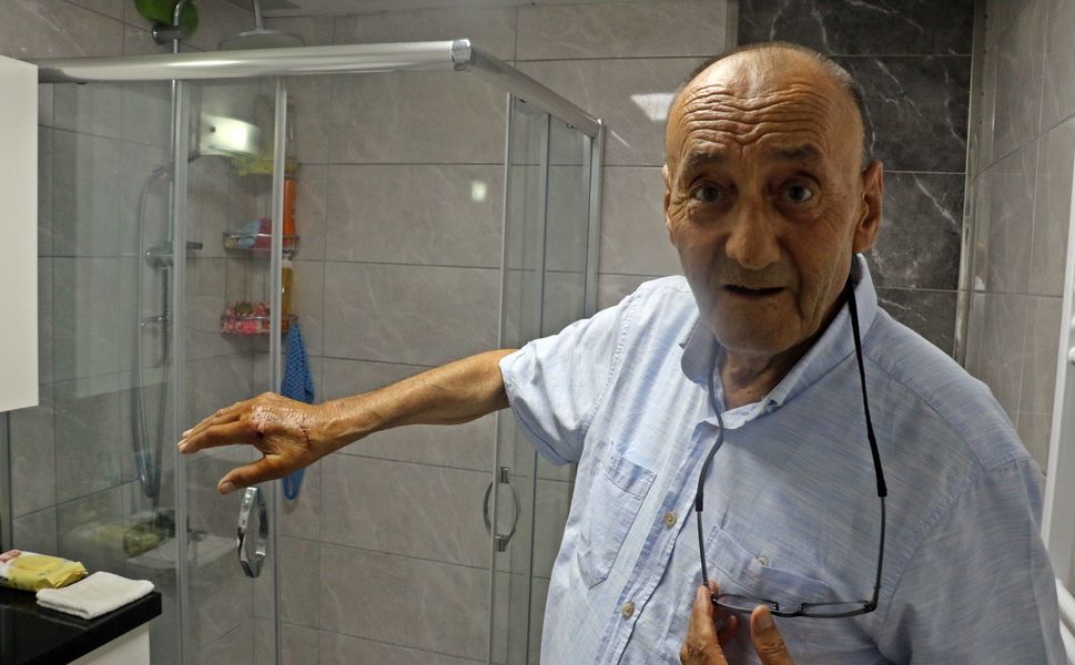 Patlayan duş kabininde yaralandı