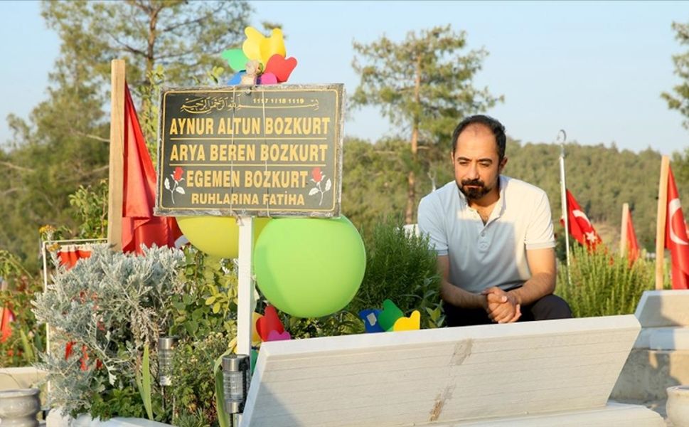 Depremde kaybettiği ailesiyle geçirdiği son Babalar Günü'nü unutamıyor