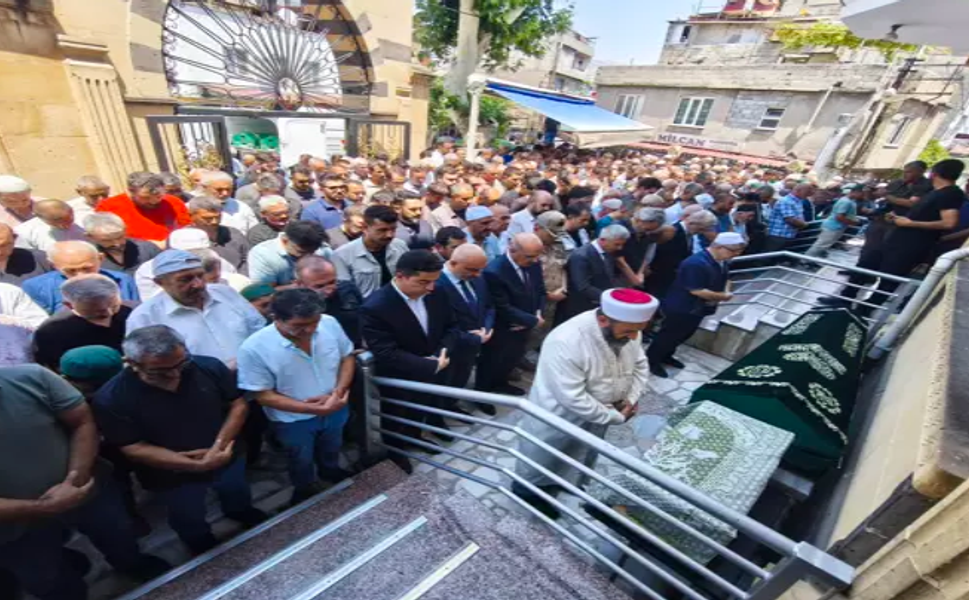 Yangında ölen anne ve bebeği aynı mezarda toprağa verildi