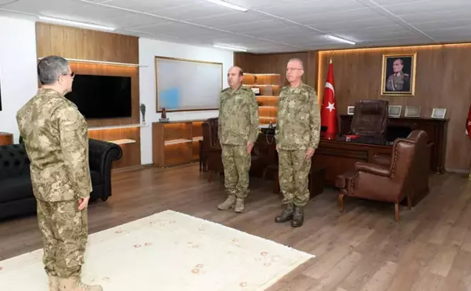 Kara Kuvvetleri Komutanı Bayraktaroğlu, devir teslim törenlerine katıldı