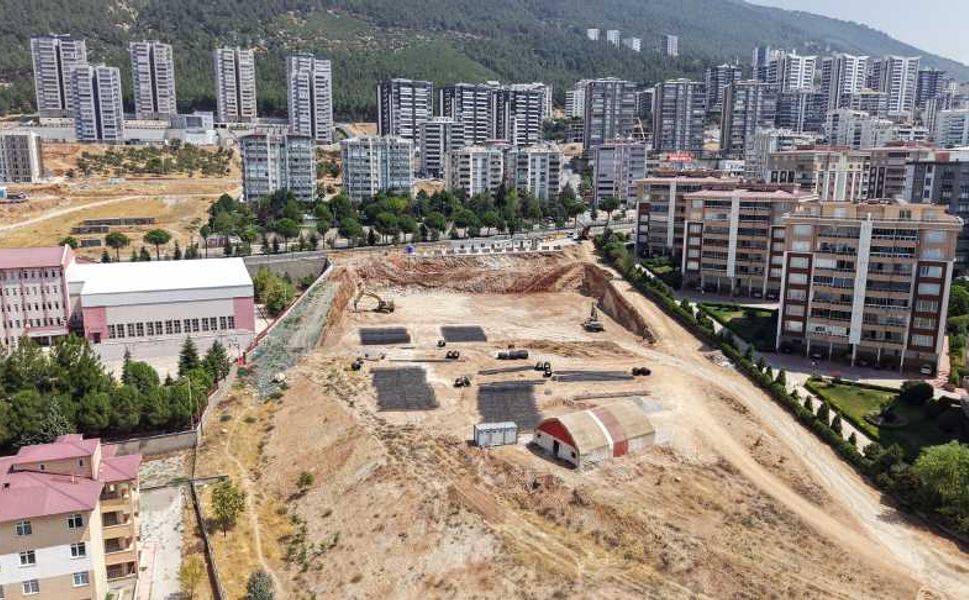 Şehrin Yeni Gençlik ve Spor Merkezinde İlk Kazma Vuruldu