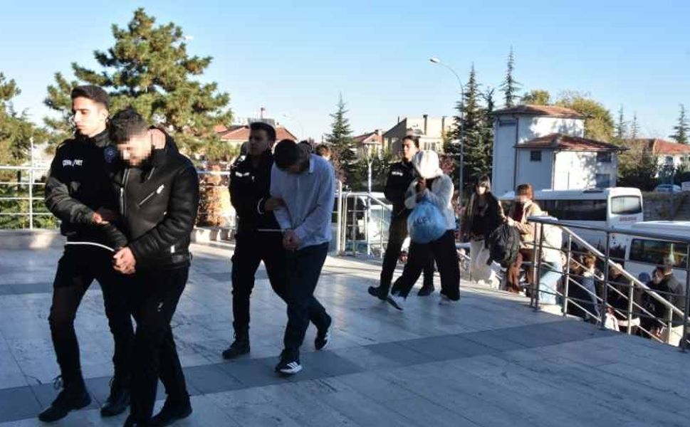 Öğretmen olacaktı, çete lideri oldu